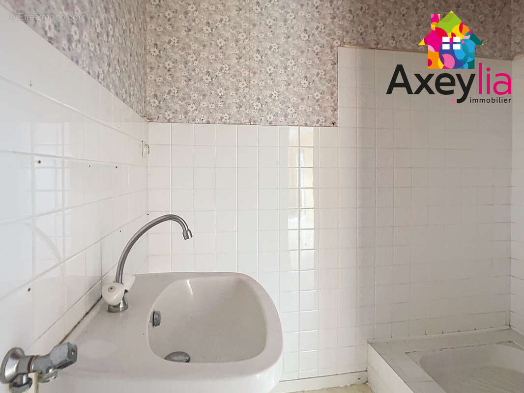 A vendre - cuinzier - appartement à rafraîchir et stationnements gratuits - photo 3