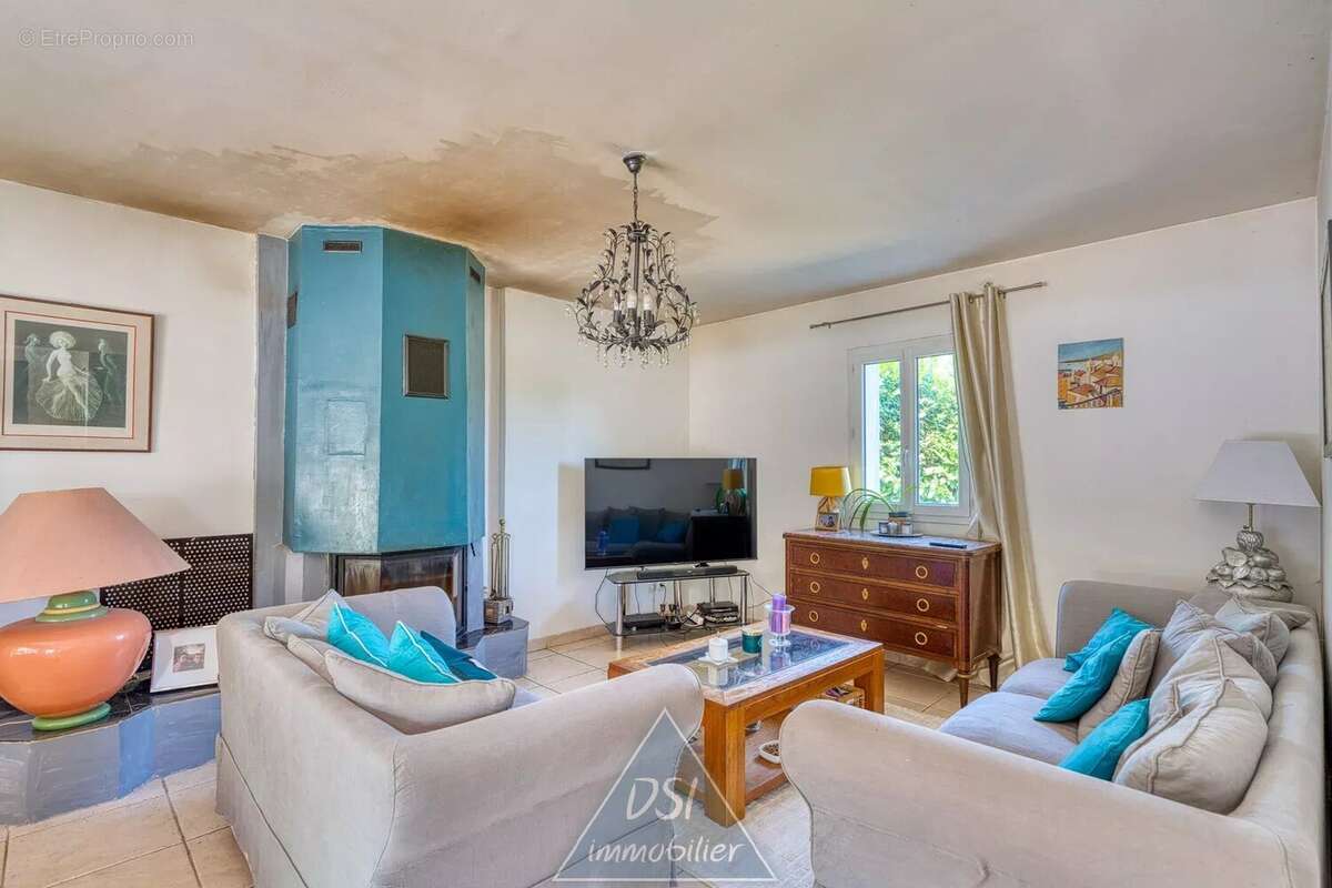 Maison contemporaine de 195 m² – 5 chambres – Terrain de 1 645 m² – NEYRON - photo 5