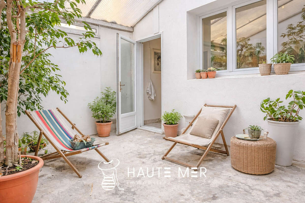 REINE - Villa sablaise avec garage à 250 mètres de la grande plage - photo 2