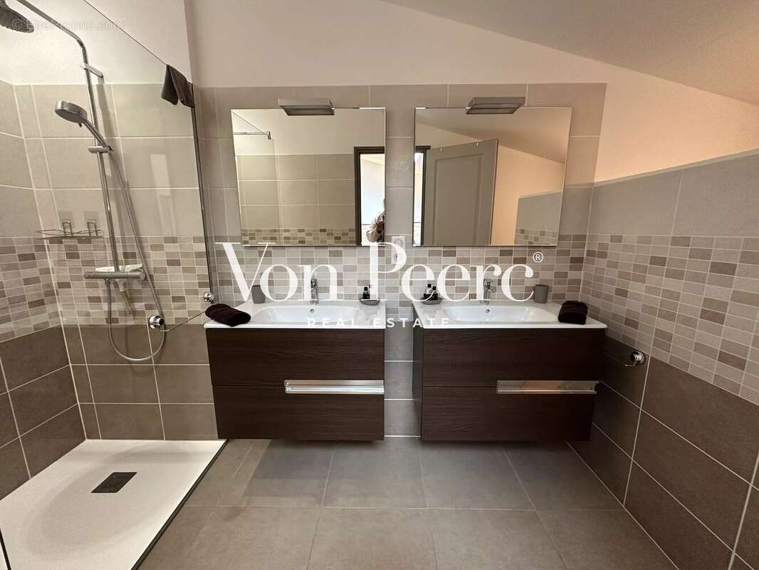 Appartement à SAINT-ETIENNE-DU-GRES