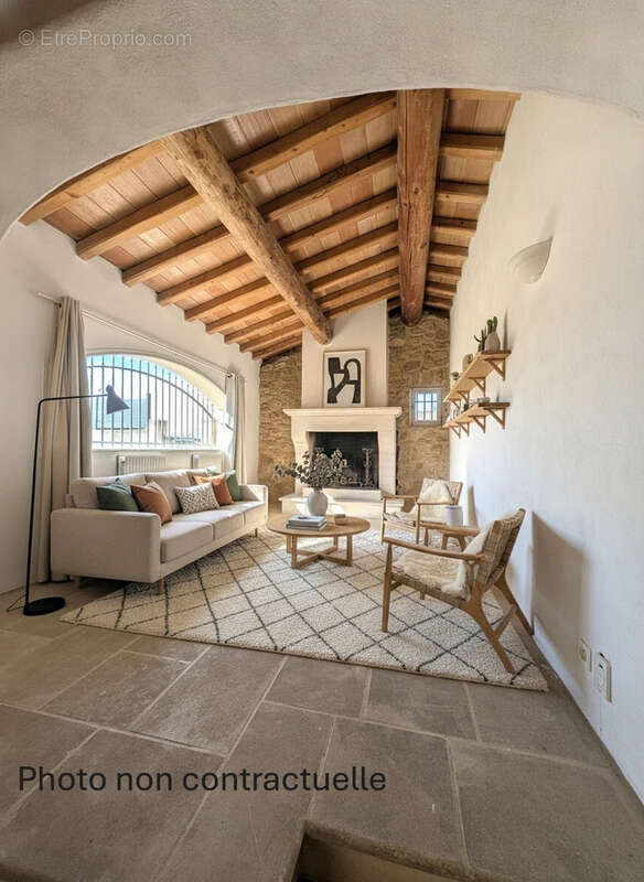 Maison à ENTRAIGUES-SUR-LA-SORGUE