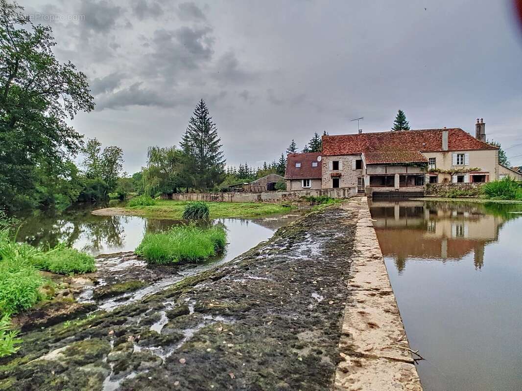 En exclusivité , moulin à rénover au coeur de l'Yonne - photo 2
