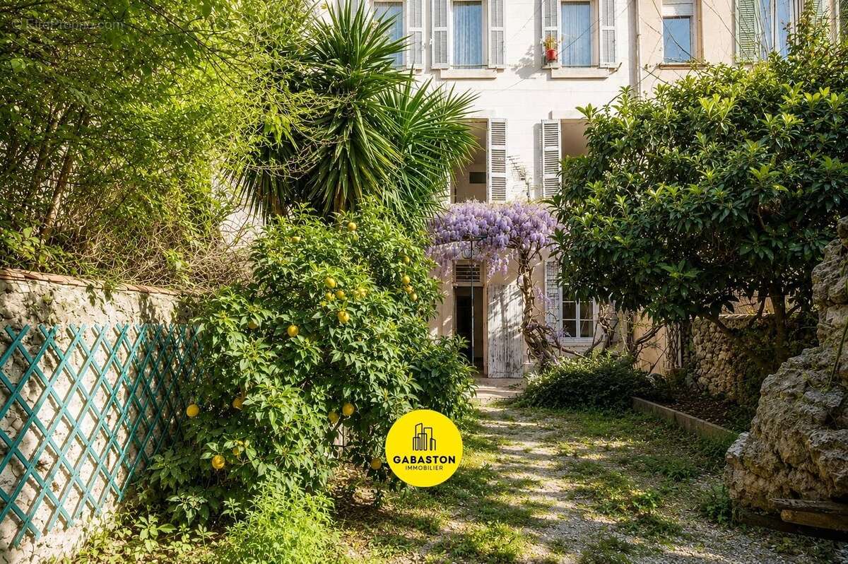 Appartement à MARSEILLE-5E