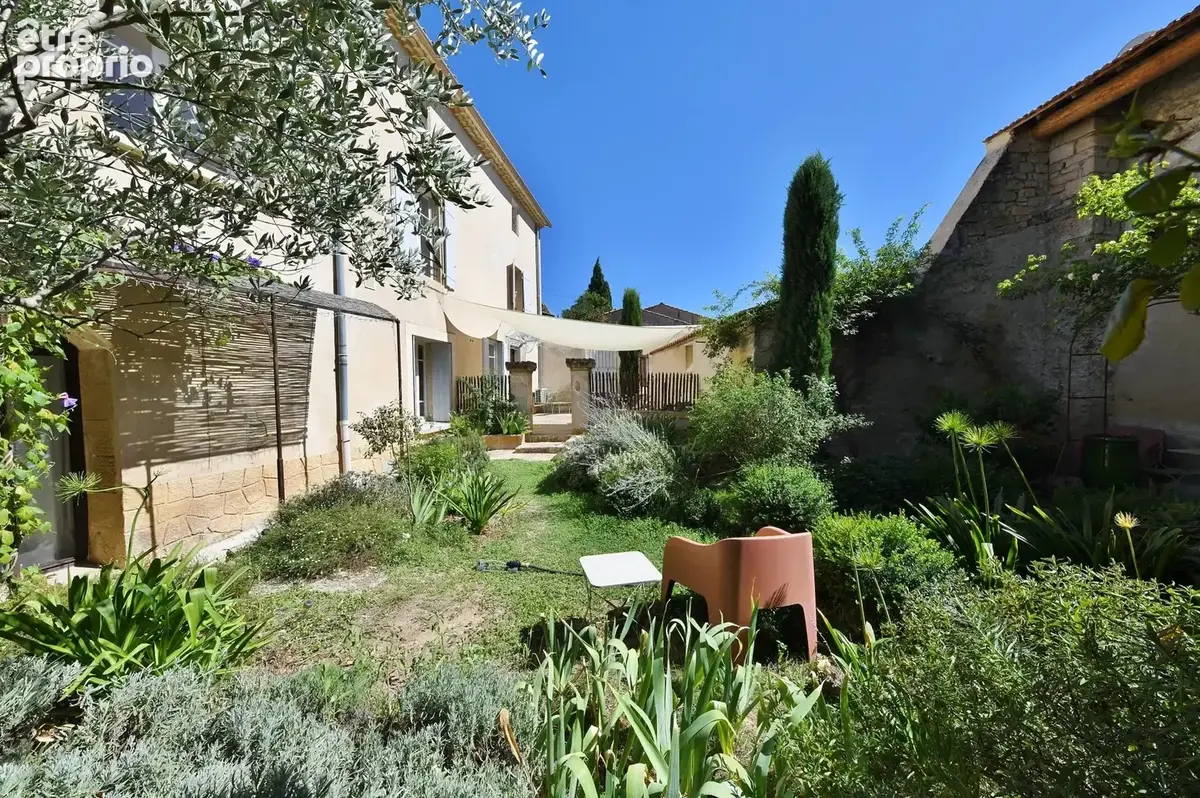 Maison de village avec jardin, bassin de nage et dépendance... - photo 11