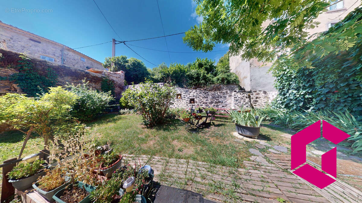 Maison à MAREUGHEOL