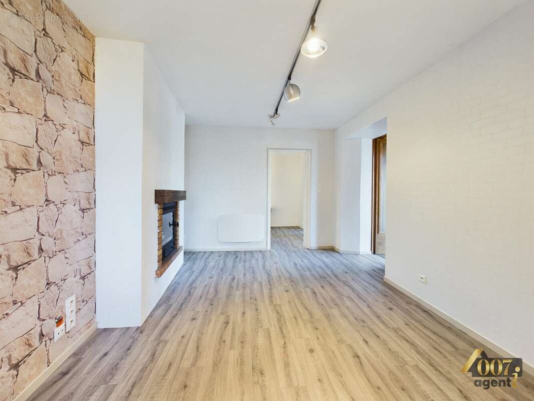 Salon - Maison à CHATEAUNEUF