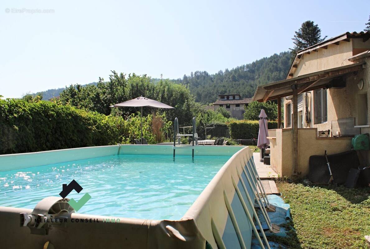 Maison à LE CHAFFAUT-SAINT-JURSON