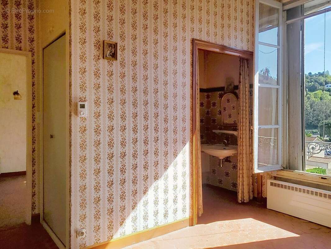 Appartement à LAMALOU-LES-BAINS