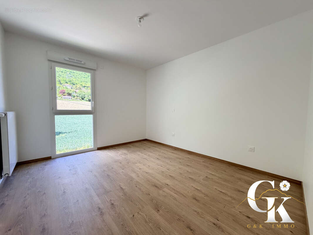 Appartement à SAINT-PAUL-DE-VARCES
