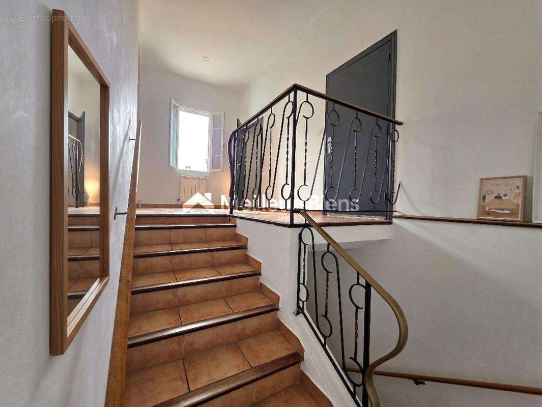 À 2 pas du Vidourle : ancienne école rénovée avec 4 chambres, garage et potentiel locatif - photo 10
