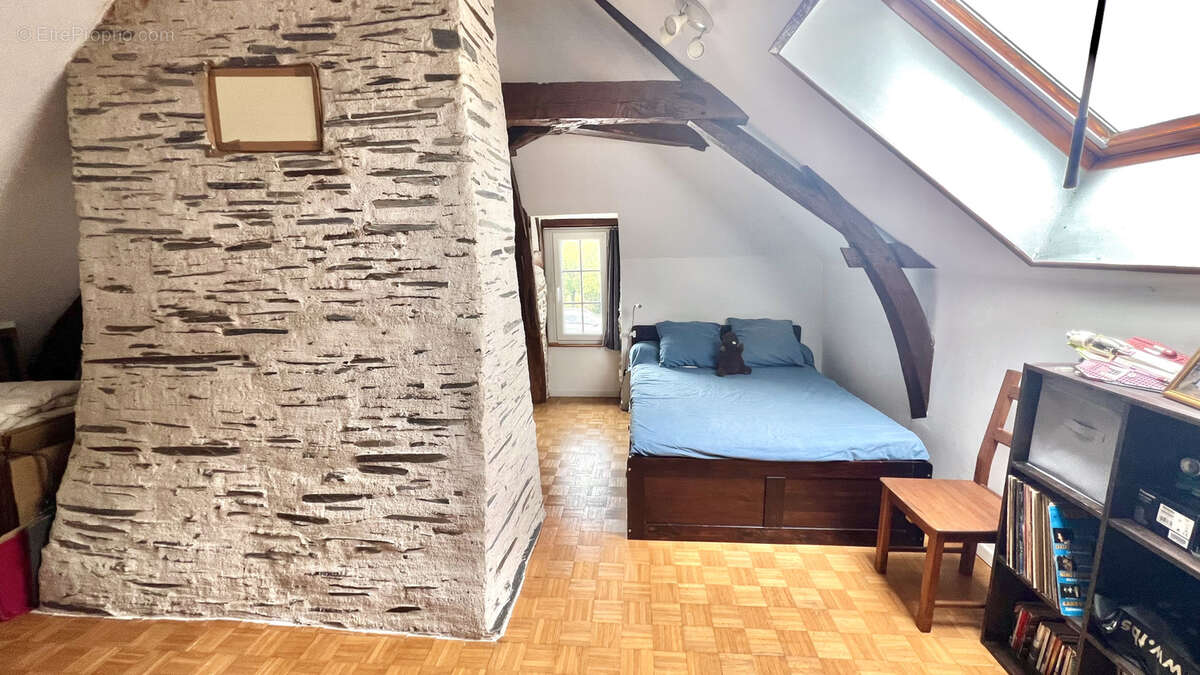 Maison à BECON-LES-GRANITS