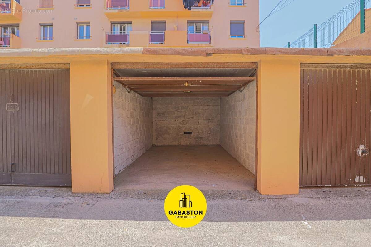 Parking à MARSEILLE-8E