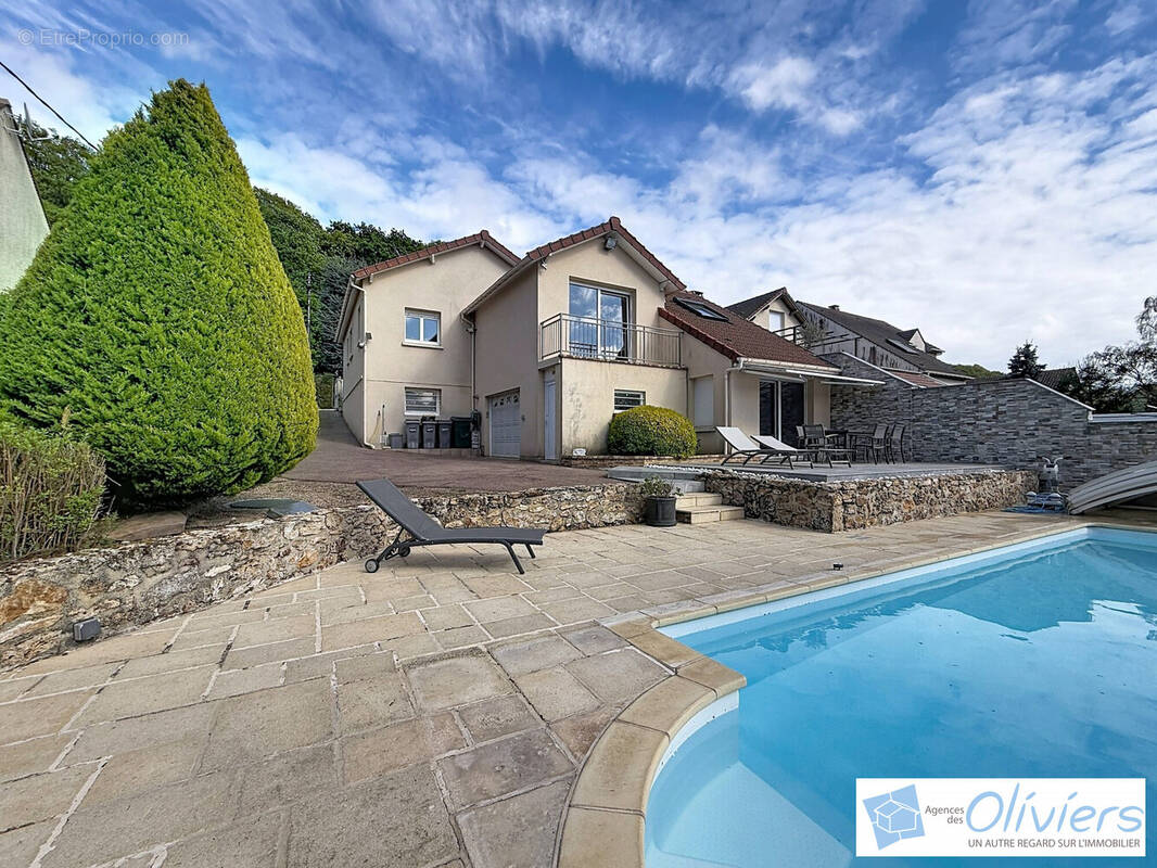 Maison à SAINT-REMY-LES-CHEVREUSE