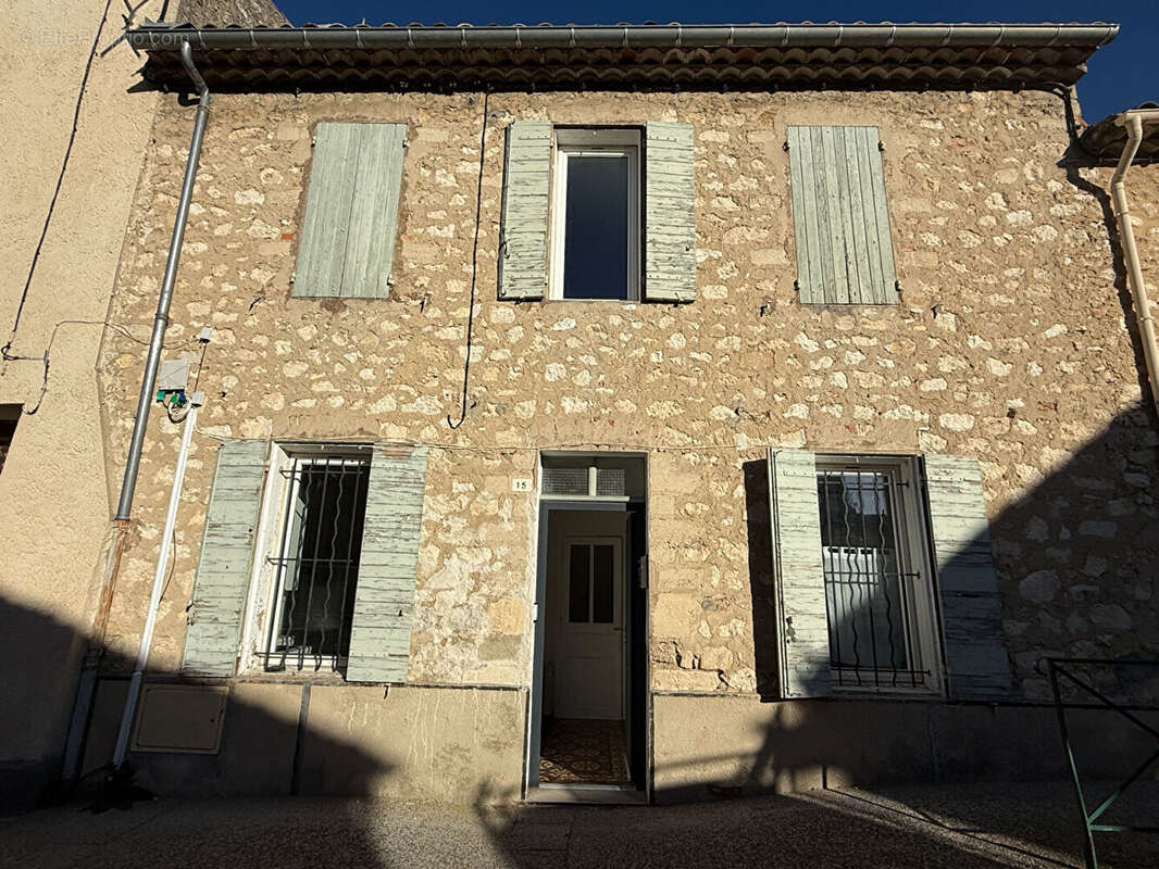 Maison à LA ROQUE-D&#039;ANTHERON