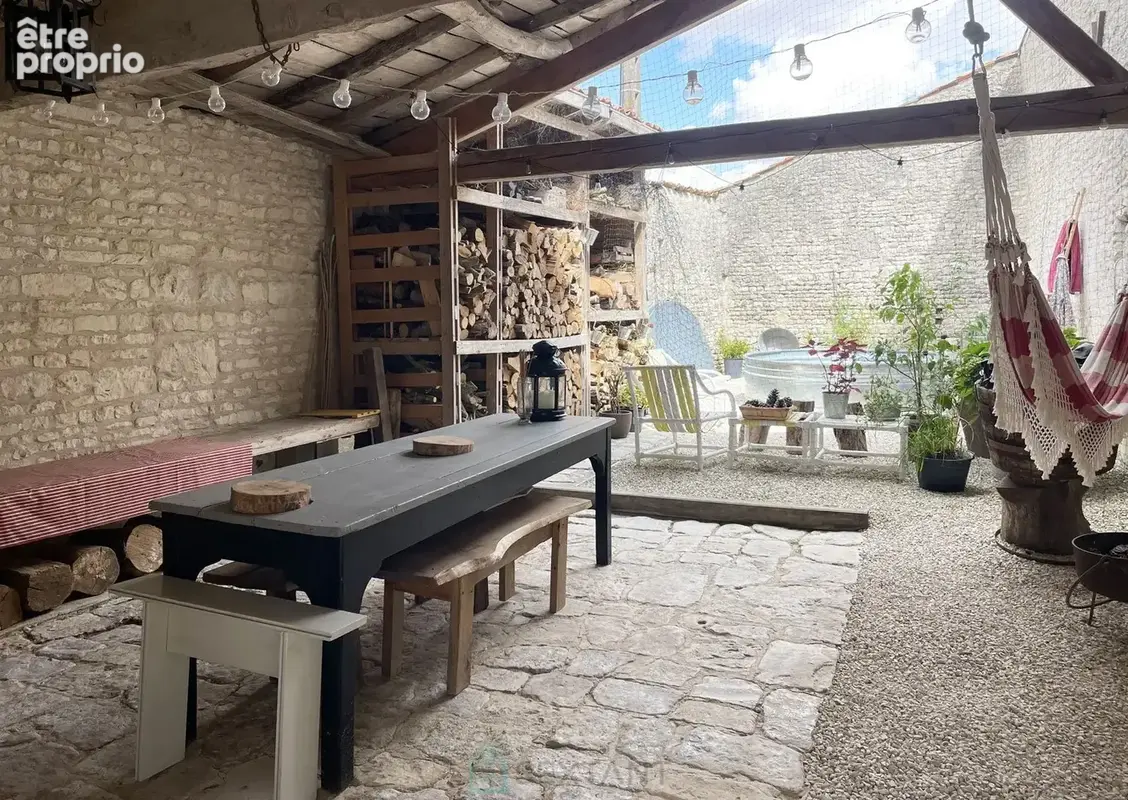 Longère Charentaise (8 pièces 242 m²) avec jardin et dépendances - photo 5