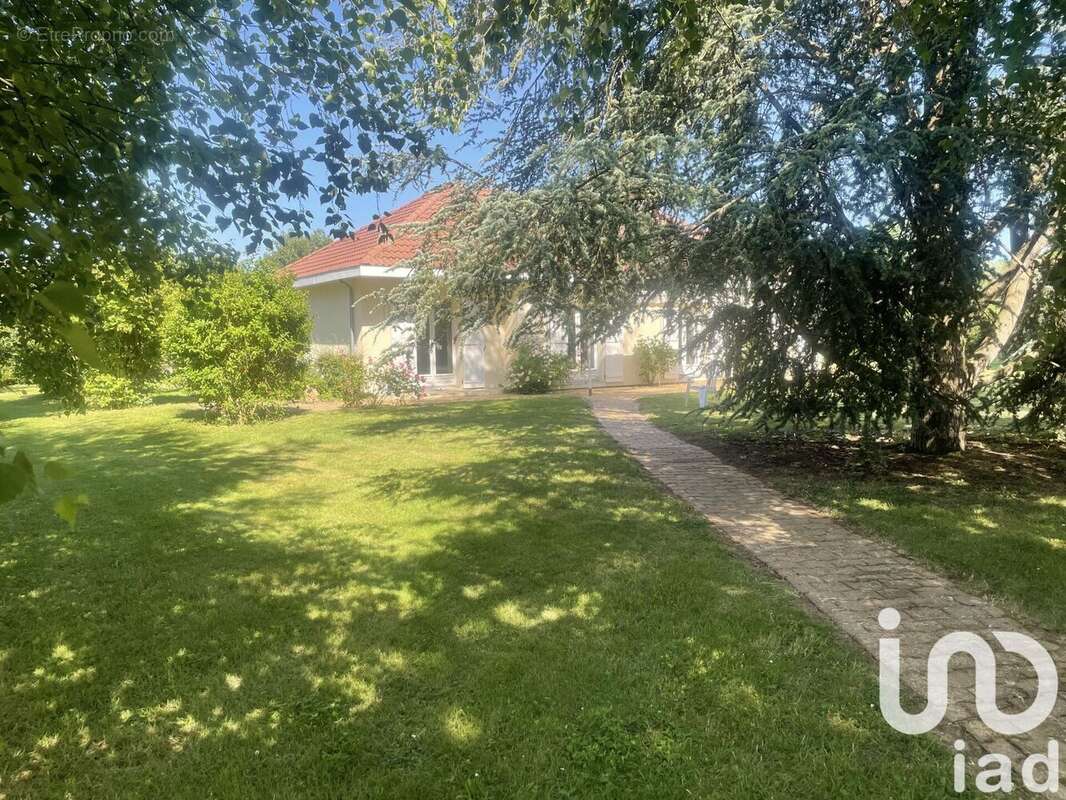 Photo 2 - Maison à YERMENONVILLE