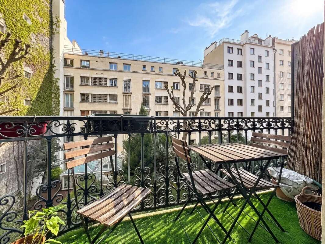 Appartement à PARIS-16E