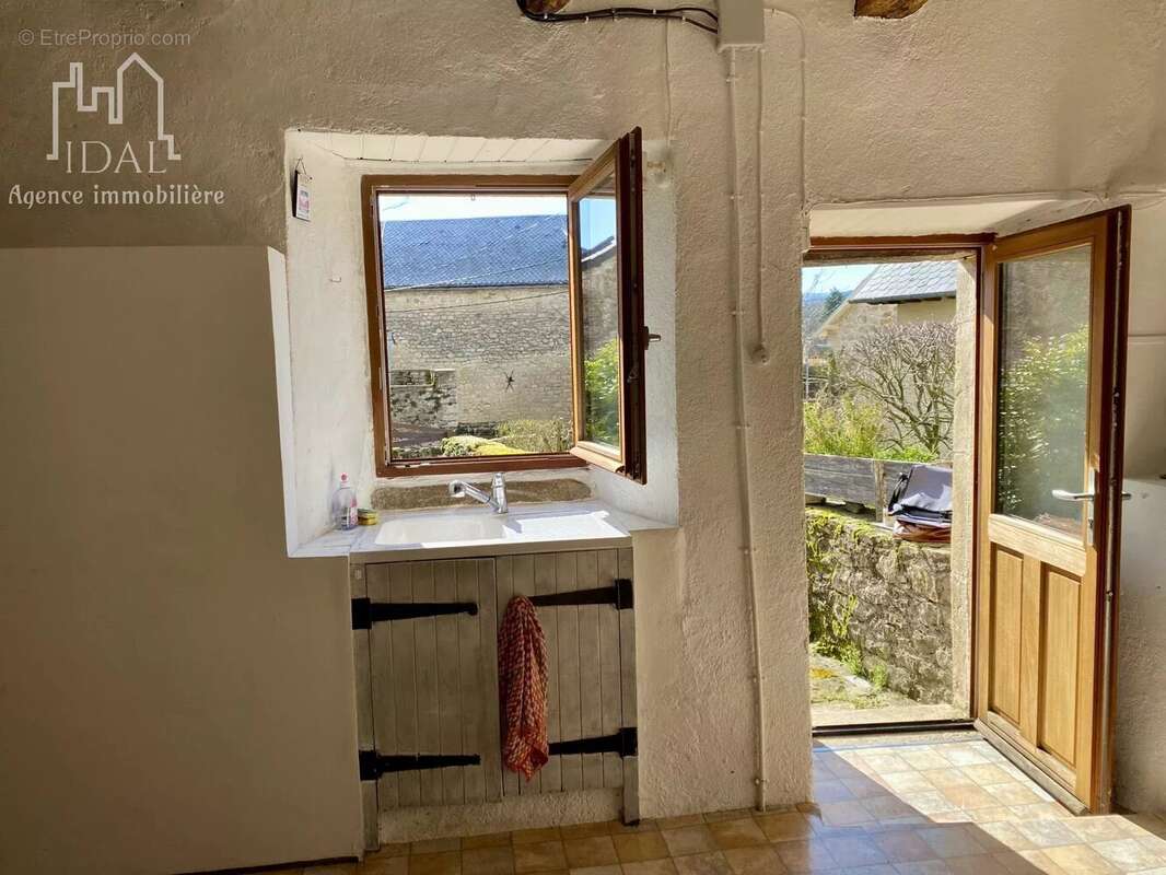 Maison à SEVERAC-LE-CHATEAU