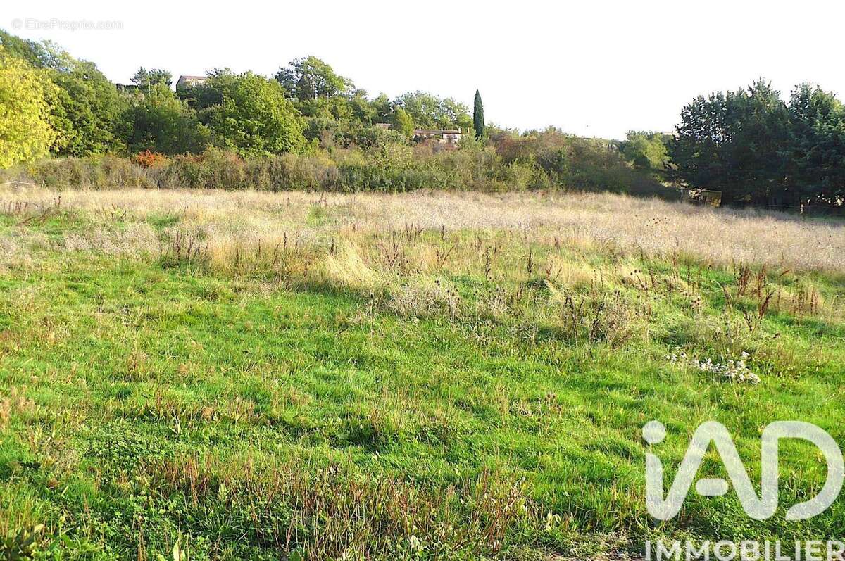 Terrain 811 m² à Pierrevert  - photo 3