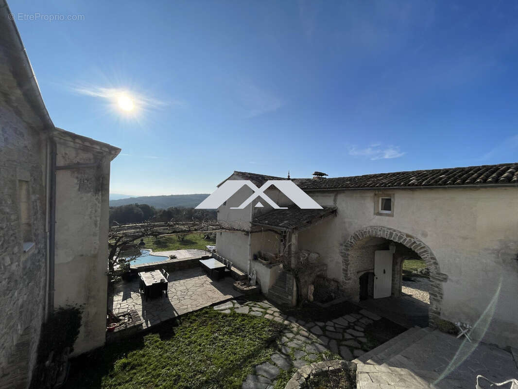 Maison 280 m² à Rousson  - photo 6