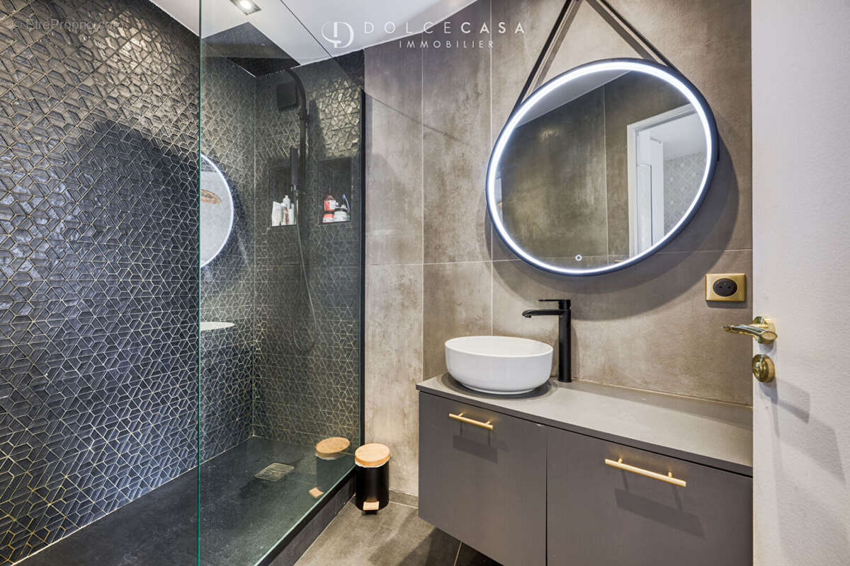 Appartement à CHARENTON-LE-PONT