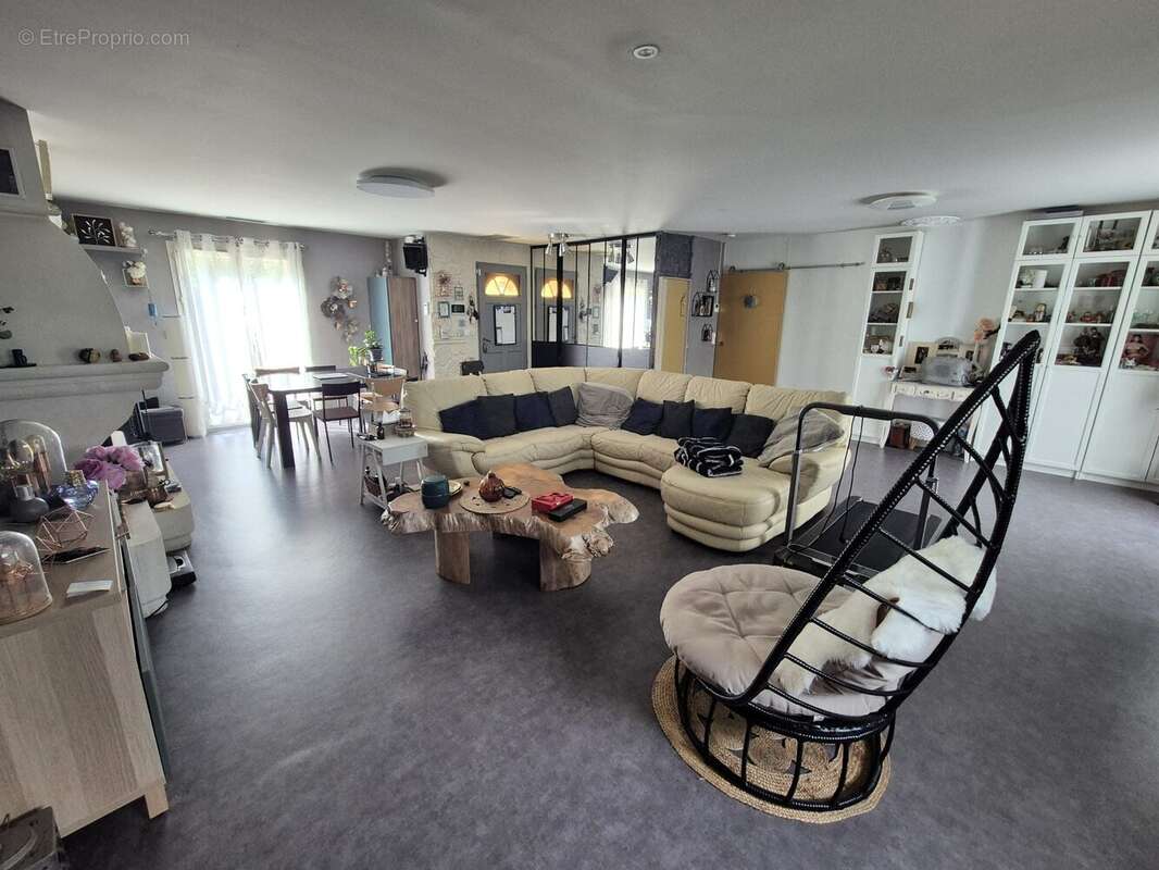 Maison à AMBARES-ET-LAGRAVE