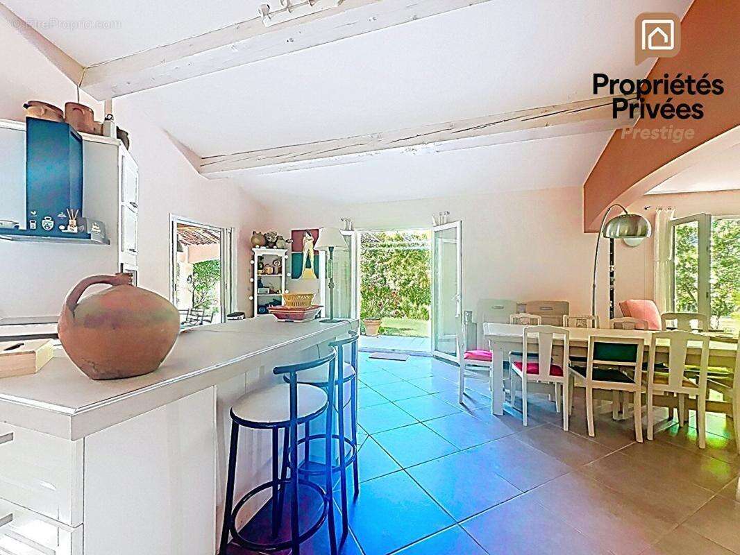 Villa 4 chambres - Piscine - Dépendance - Terrain 4 652 m² - Forcalqueiret 83136 - photo 13