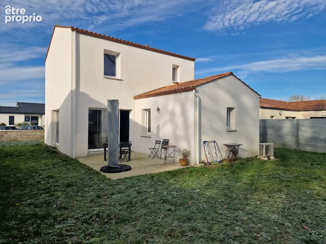 Challans - 108 m² habitable - 5 pièces - terrain 393 m² - photo 1