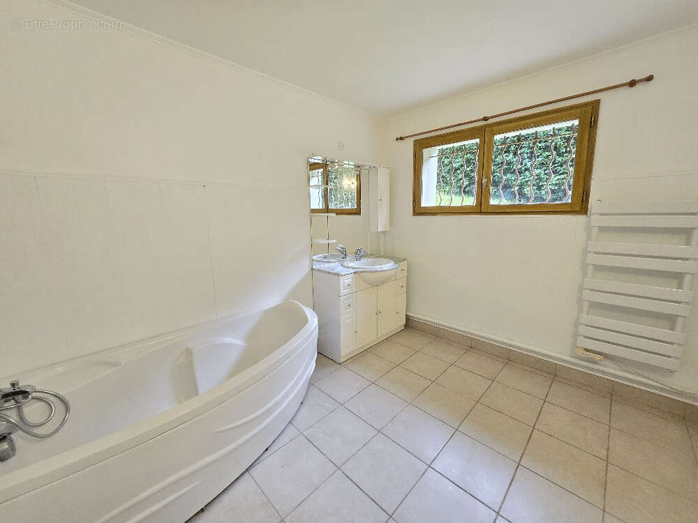 Maison à FRANCHEVILLE