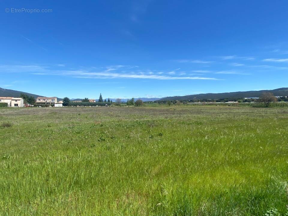 Terrain à LES MEES