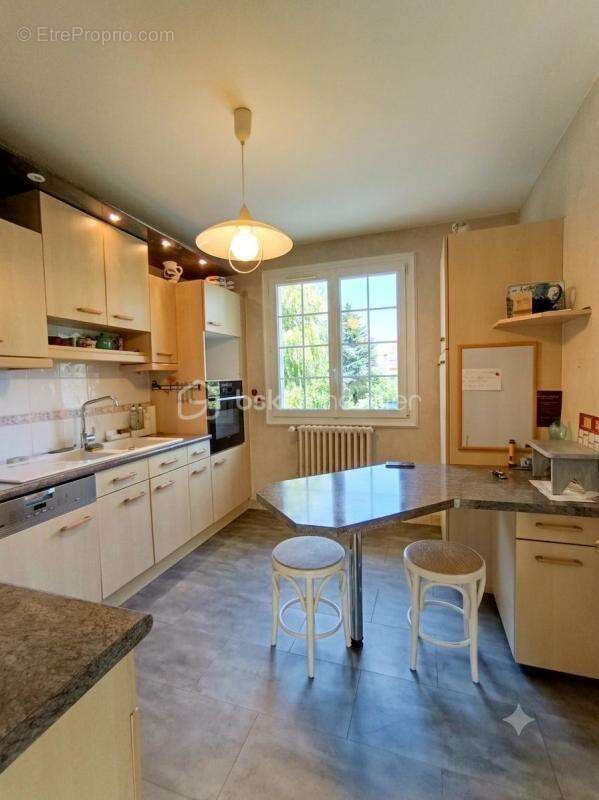Bertrand JOUBERT By BSK IMMOBILIER vous propose à 'Chambray-Les-Tours' - photo 4