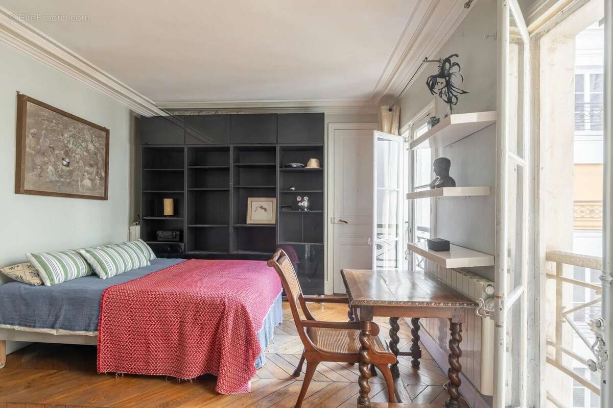 Appartement à PARIS-1E
