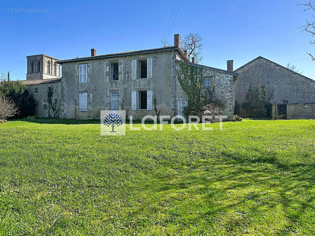 Maison de caractère avec dépendances - photo 2