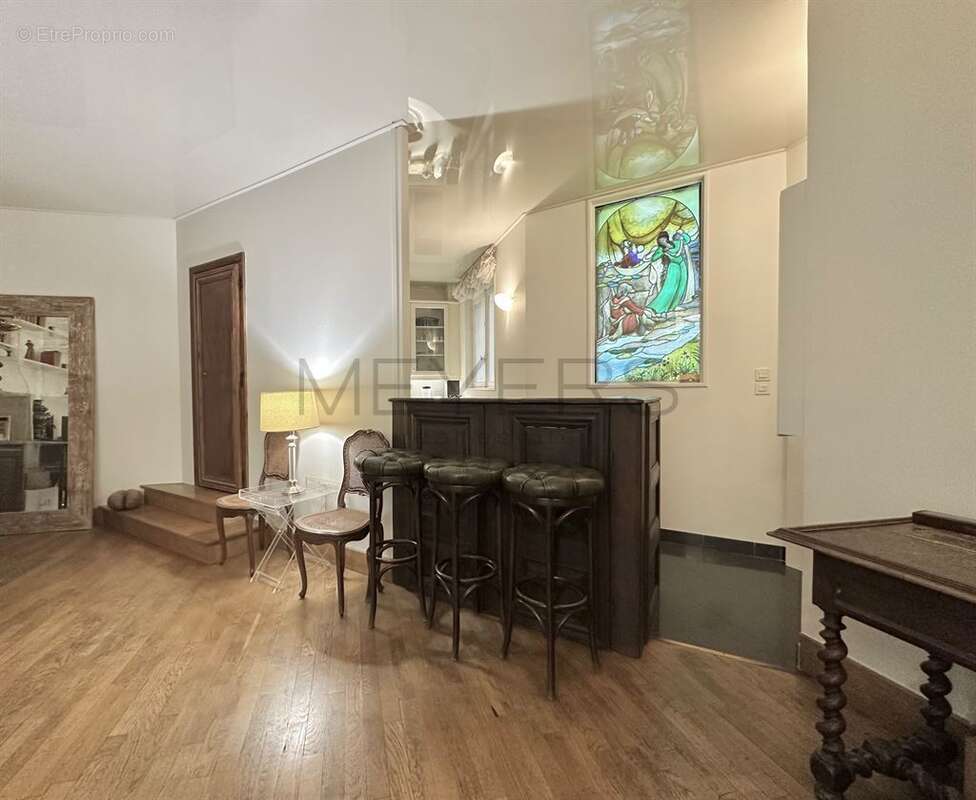 Appartement à PARIS-16E