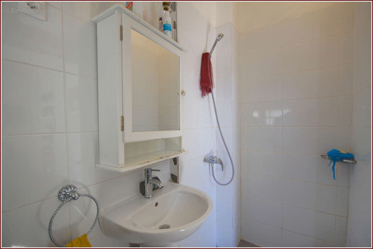 ** Possibilité vente à terme libre ** Rénové en 2020:  Immeuble 2 x T3 au calme, cour, dépendances - photo 29