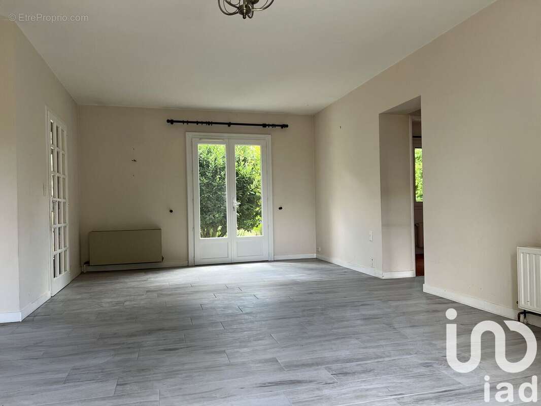 Maison 110 m² à Saint-Macoux  - photo 6