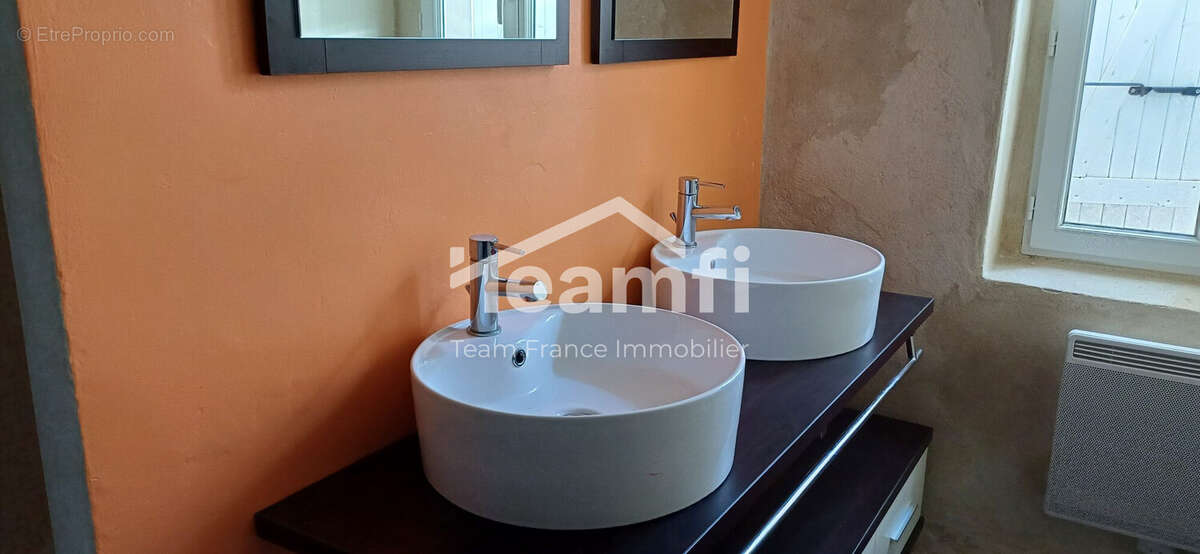 Maison à BERRIAS-ET-CASTELJAU