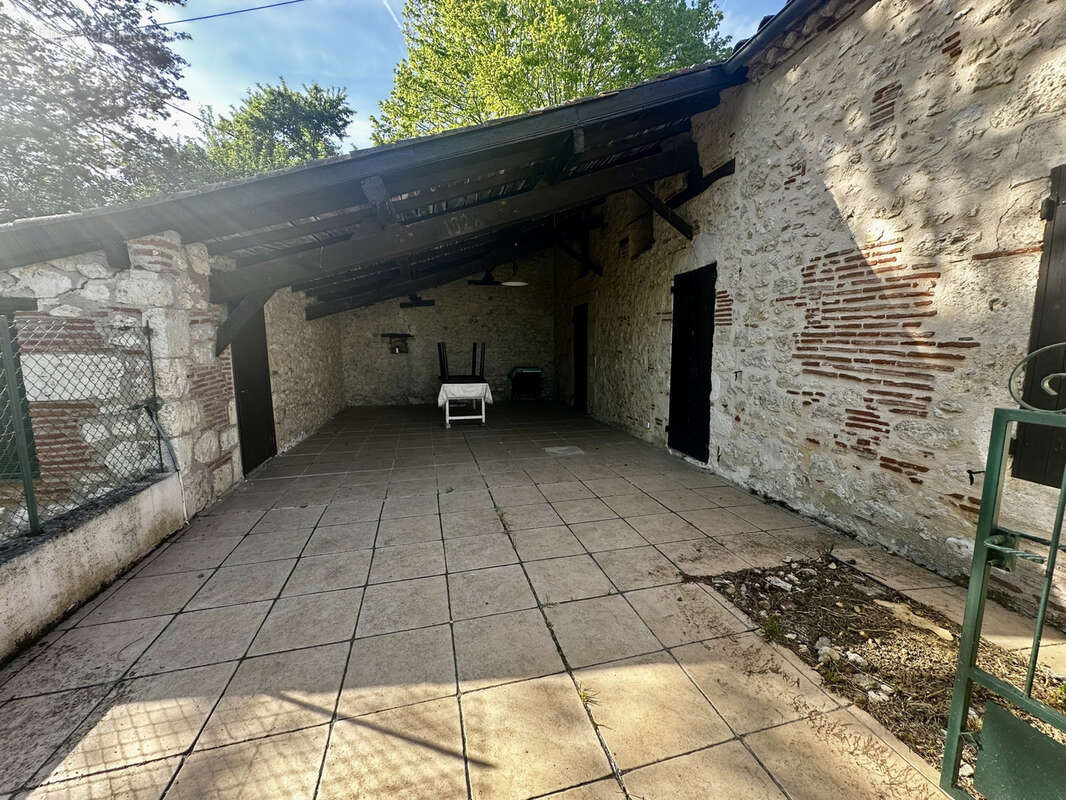 Maison à PUJOLS