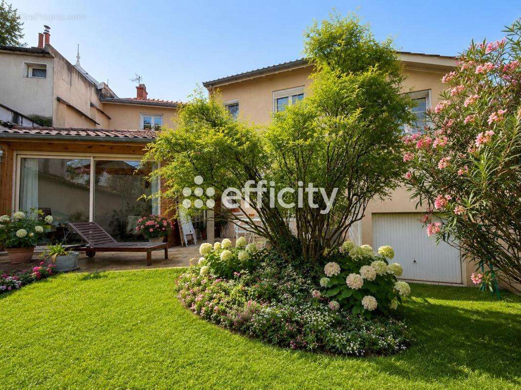 Maison 164 m² à Lyon-3e  - photo 2