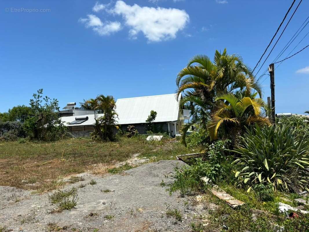 Terrain à LE TAMPON