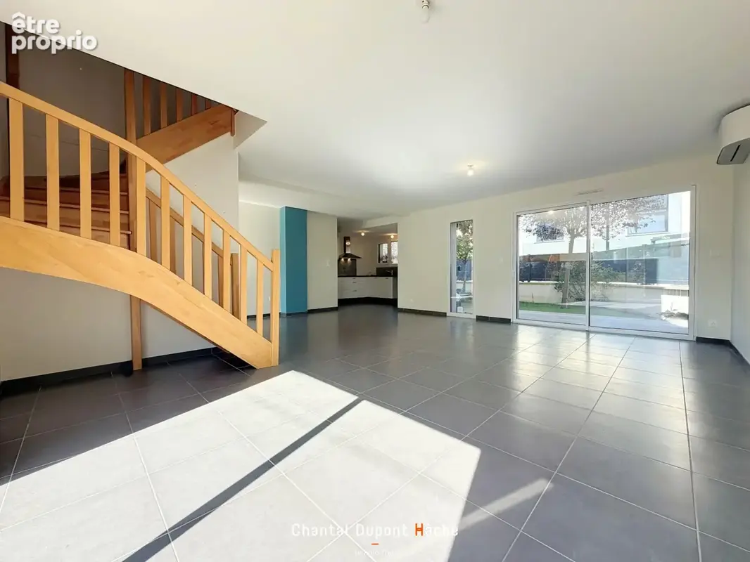 CHARTRES VILLAINES - Maison contemporaine de 2022, 6 chambres, garage, terrasse et petit jardin. - photo 2