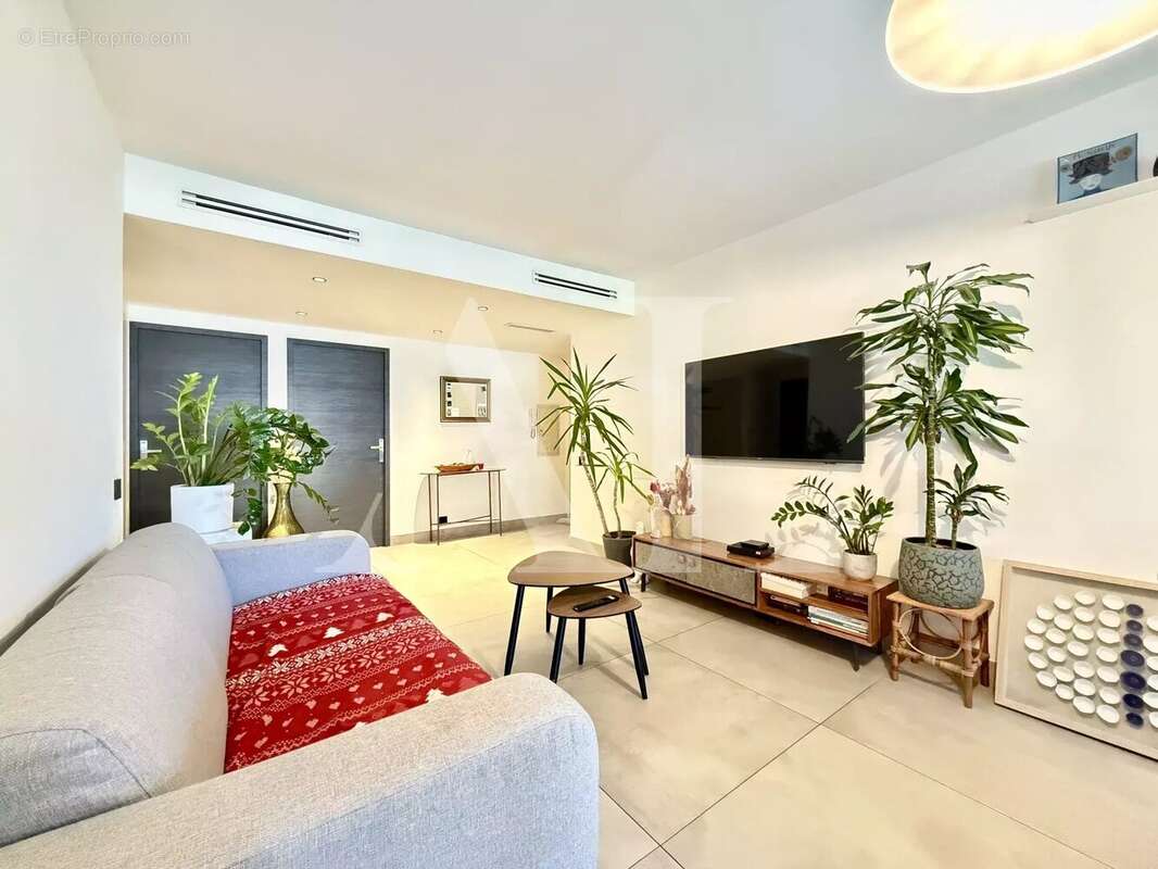 Appartement à VALLAURIS