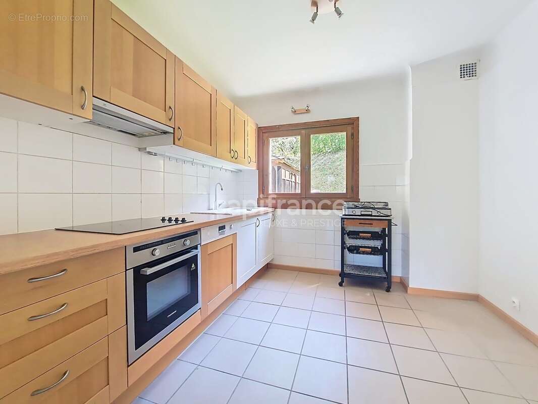 Chalet de caractère avec 3 appartements et spa, à deux pas du centre de Saint-Gervais - photo 13