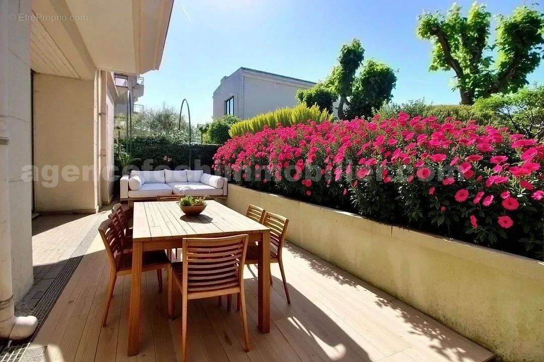 hoqi-88ec7dd67dc74679bd57304cf0a32e6f - Appartement à SAINT-MAUR-DES-FOSSES