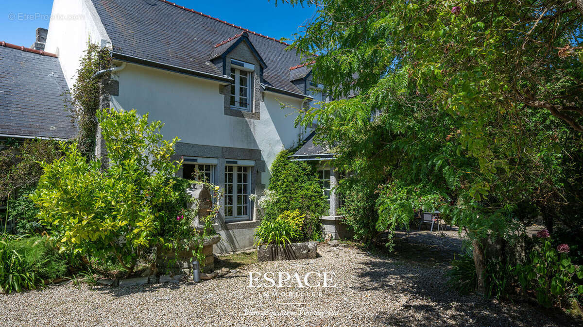 A vendre à Trégunc près des plages - charme breton - pierres anciennes et jardin paysager de 4 320 m² - photo 2
