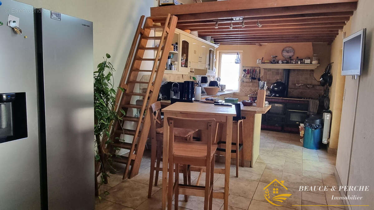 Maison 107 m² à Combres  - photo 2