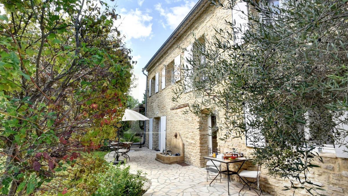 Maison à L'ISLE-SUR-LA-SORGUE