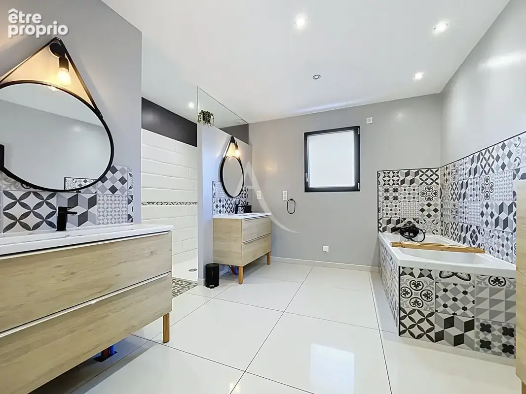 Longué-jumelles - maison contemporaine avec piscine, 5 chambres et plus de 184 m² habitables - photo 5