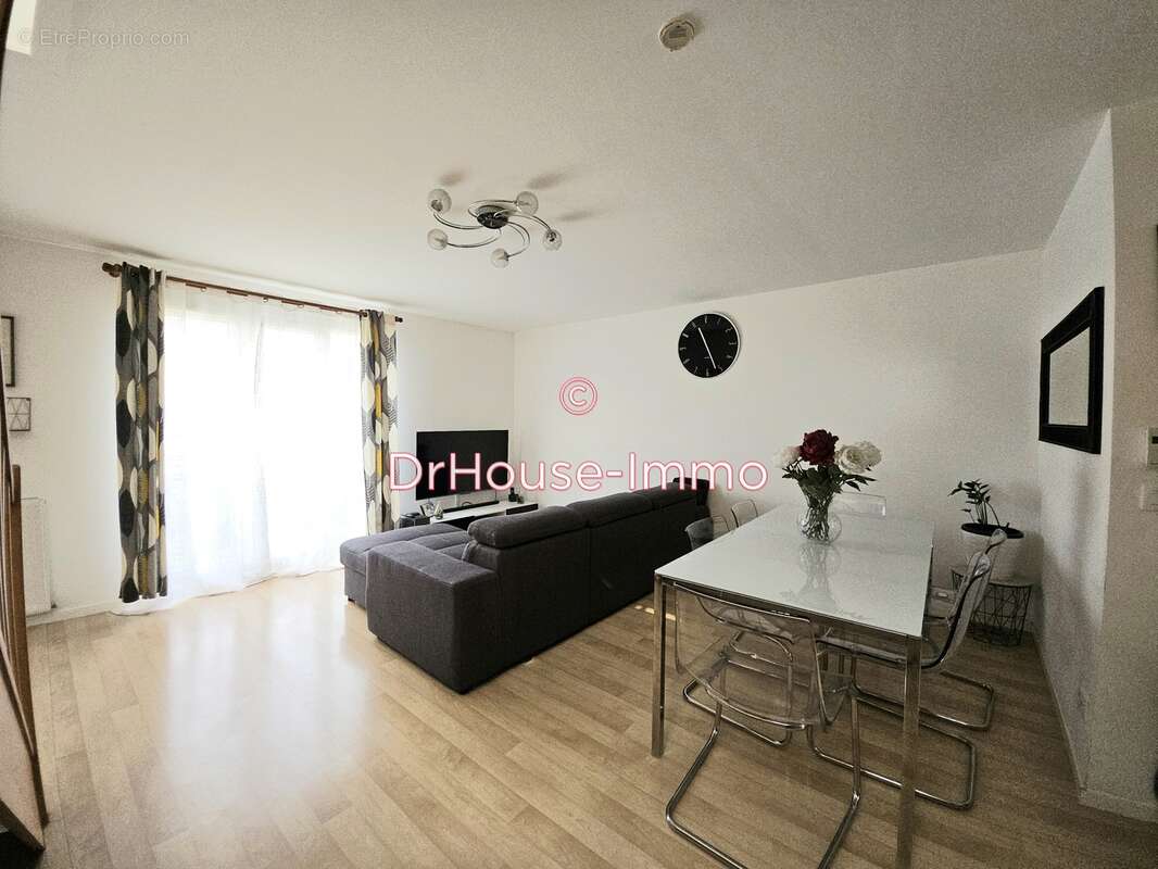 Appartement à SAVIGNY-LE-TEMPLE