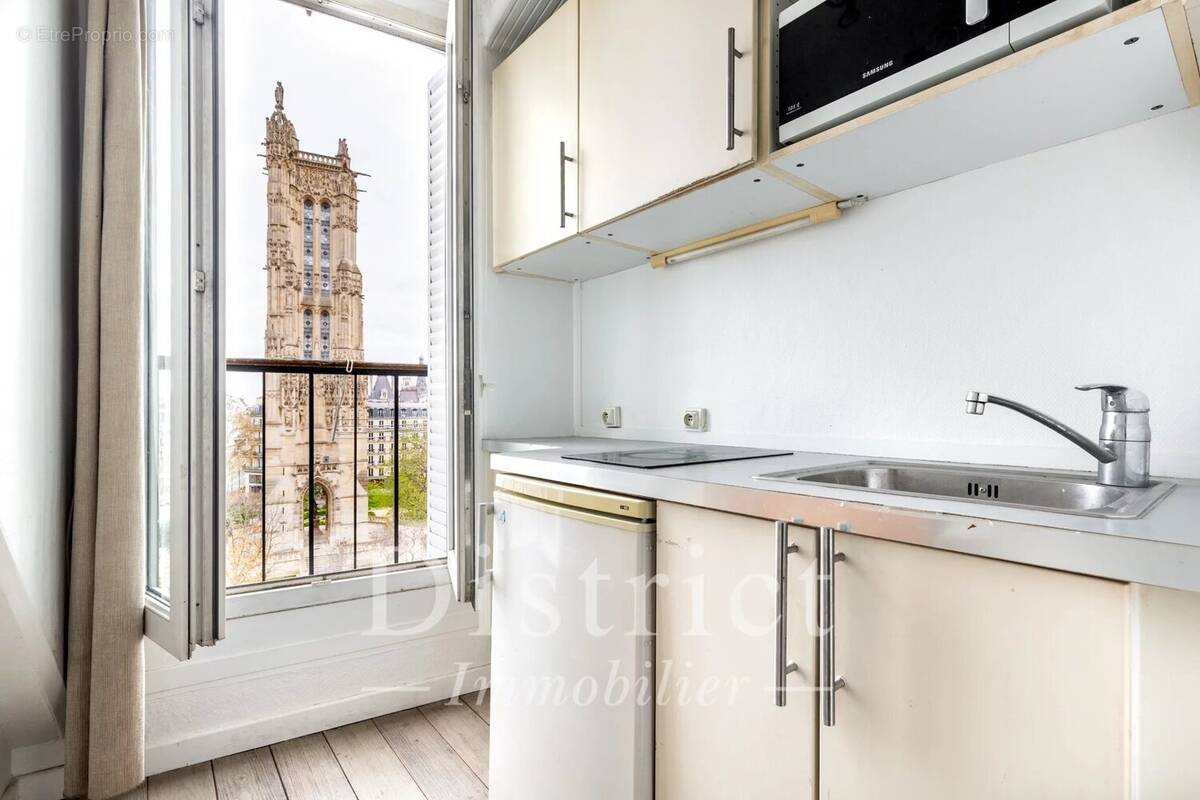 Appartement à PARIS-1E